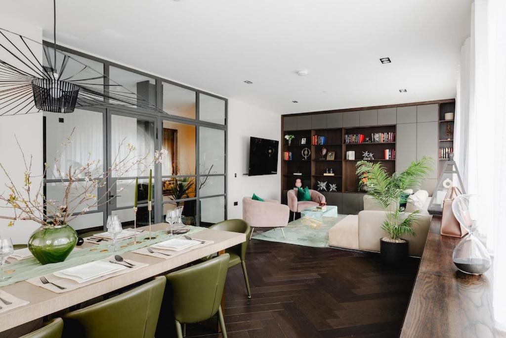 Shh! Oxford St Dream-come-true Fam Design Hot Spot Apartment