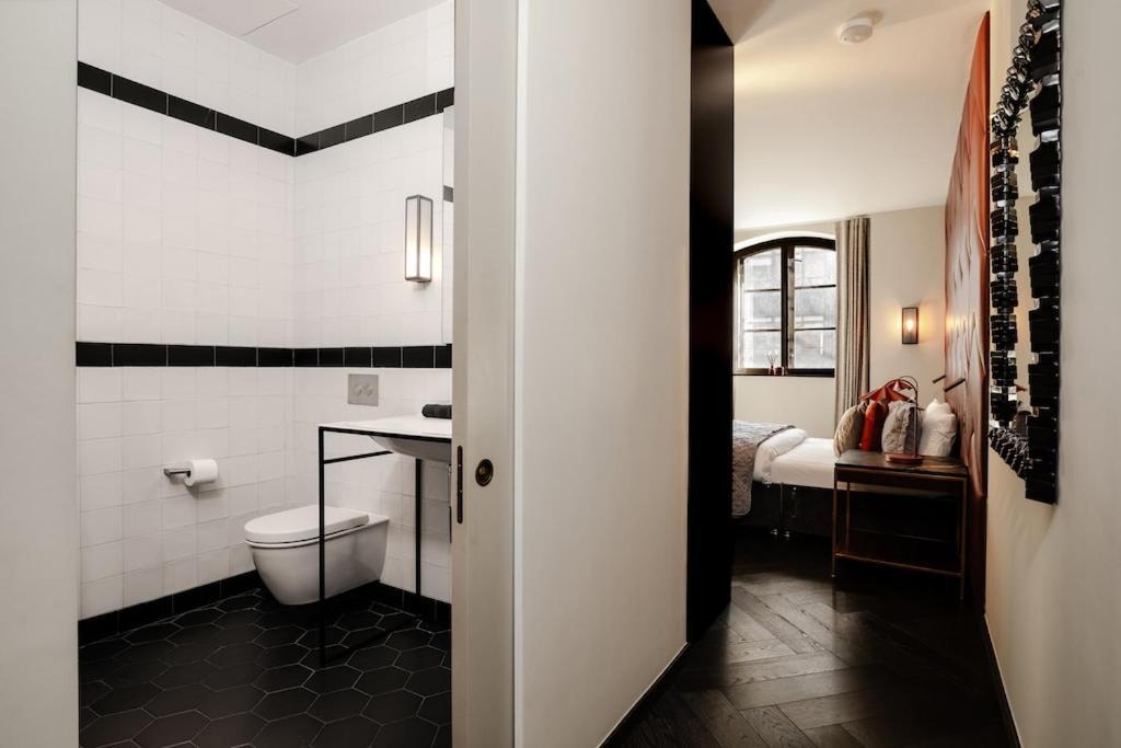 Shh! Oxford St Dream-come-true Fam Design Hot Spot * London
