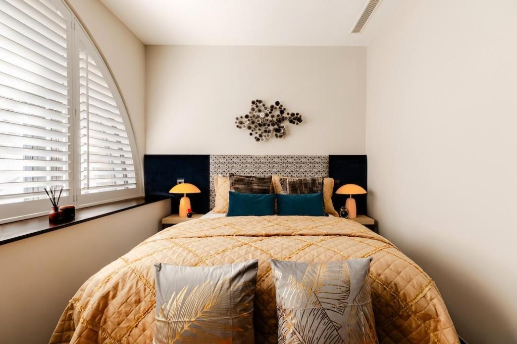 Shh! Oxford St Dream-come-true Fam Design Hot Spot *