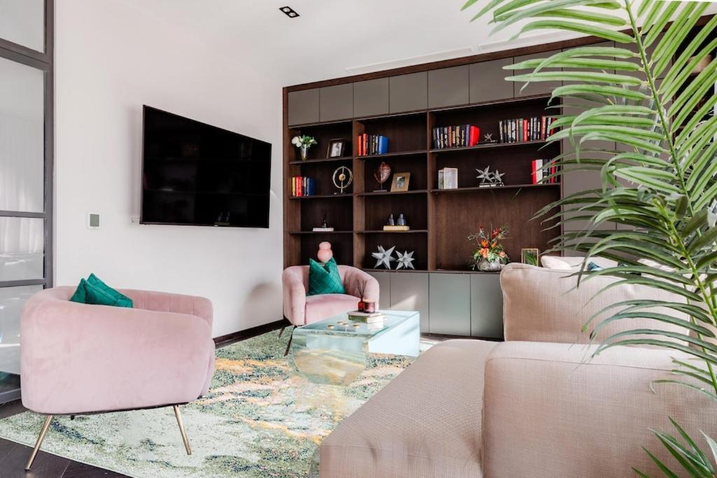 Shh! Oxford St Dream-come-true Fam Design Hot Spot London