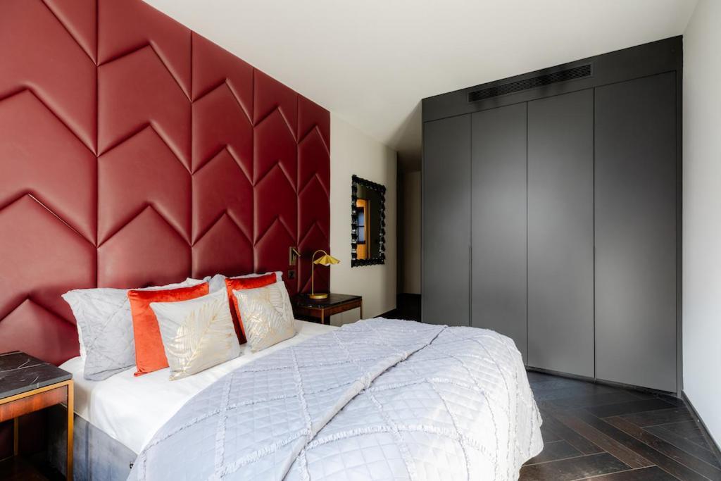 Shh! Oxford St Dream-come-true Fam Design Hot Spot * London