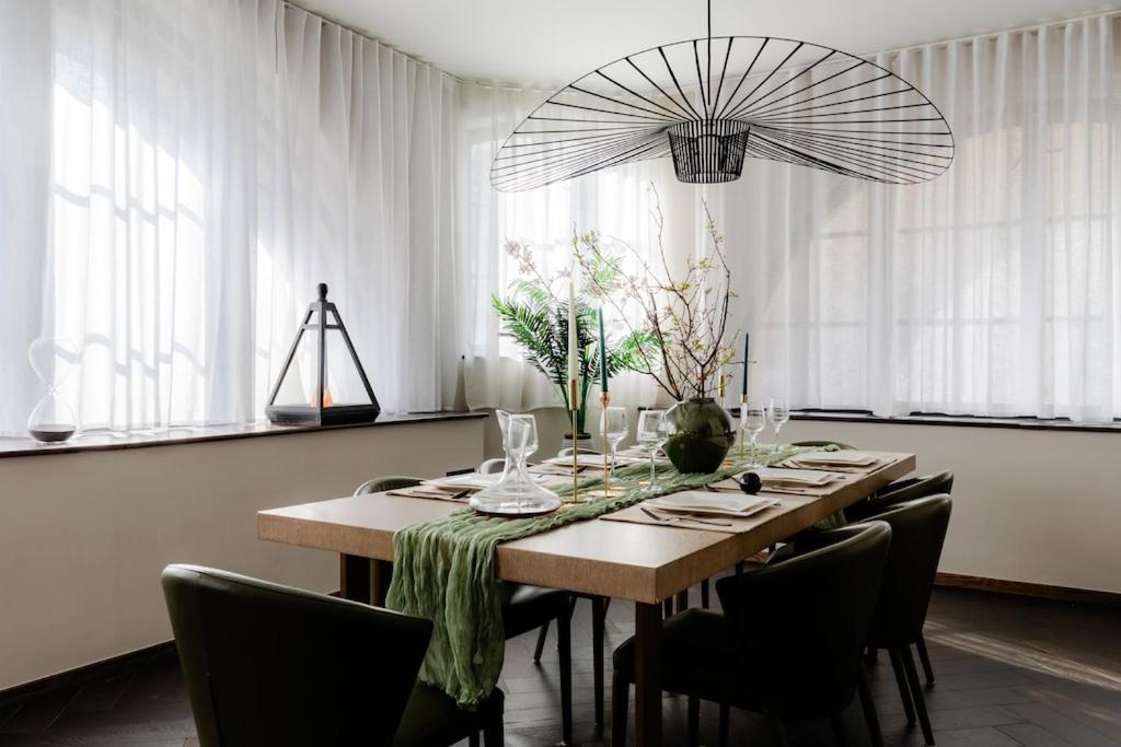 Shh! Oxford St Dream-come-true Fam Design Hot Spot Apartment *