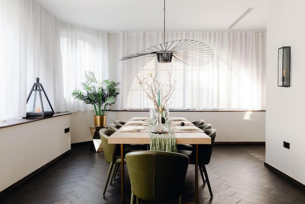 Shh! Oxford St Dream-come-true Fam Design Hot Spot Apartment London