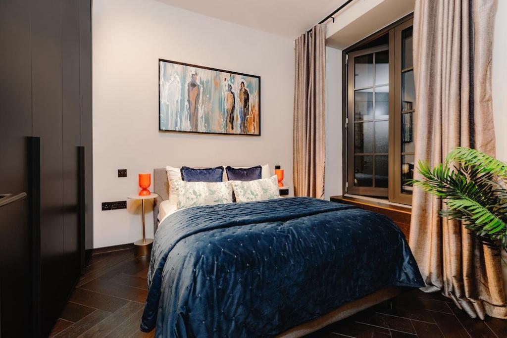 Shh! Oxford St Dream-come-true Fam Design Hot Spot London