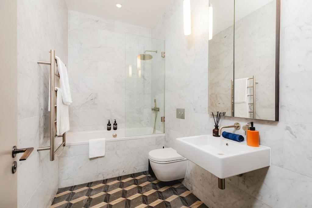 Apartment Shh! Oxford St Dream-come-true Fam Design Hot Spot *