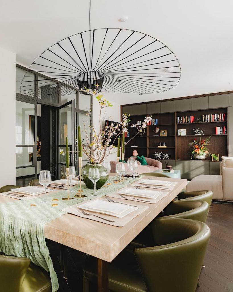 Shh! Oxford St Dream-come-true Fam Design Hot Spot *