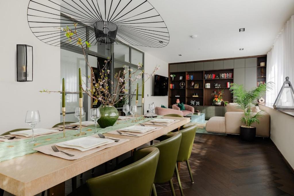 Shh! Oxford St Dream-come-true Fam Design Hot Spot London