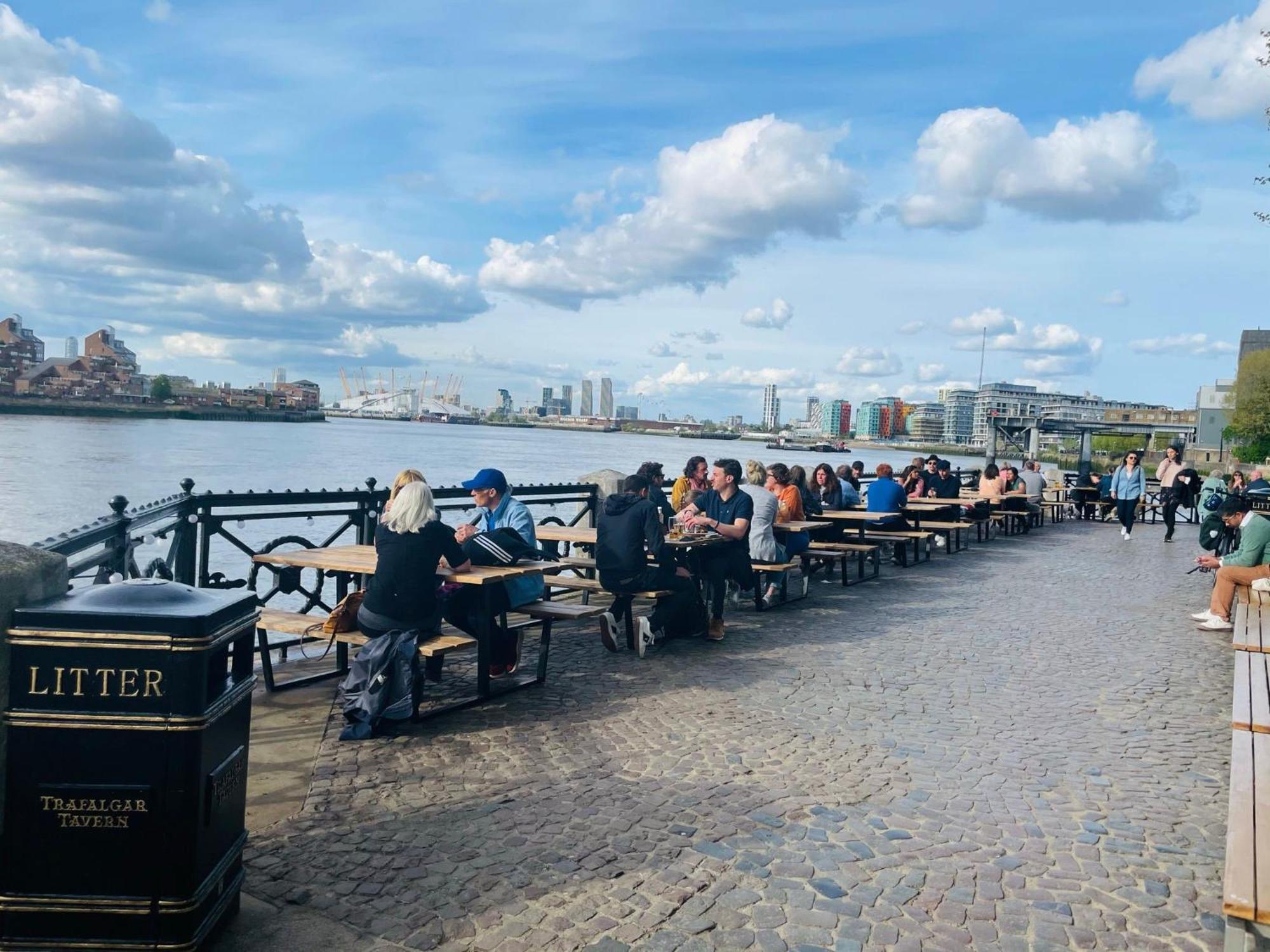 Apartment Greenwich With A River View & Balcony Near The 02 Arena & North Greenwich With Free Wifi & Fast Links Into *