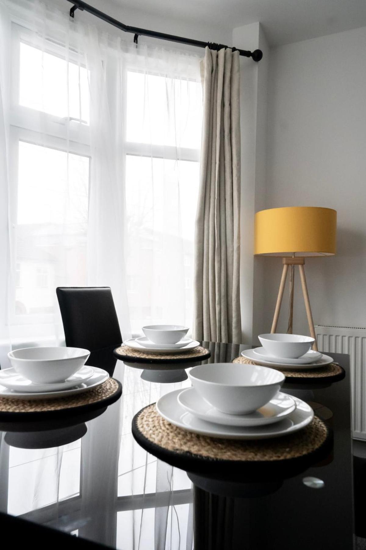 Bright 2-bed Flat With Skylight Attic Apartamento Londres