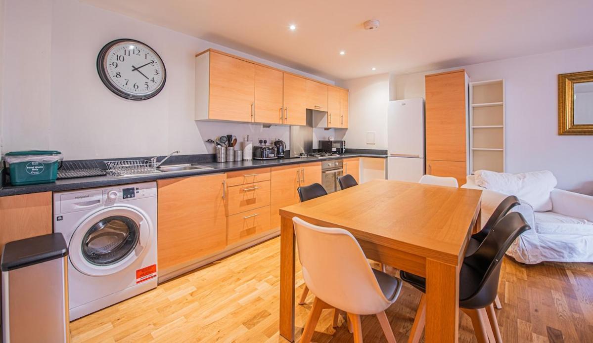 Stylish Spacious 3 Bed 5min Walk From Station Apartamento