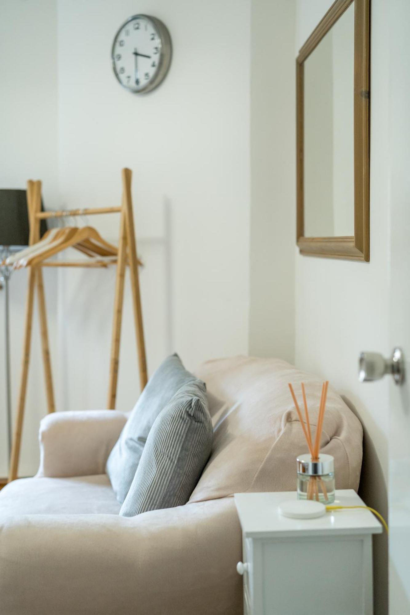 New! Cosy Flat - Wapping Station - Free Secure Parking Apartment London