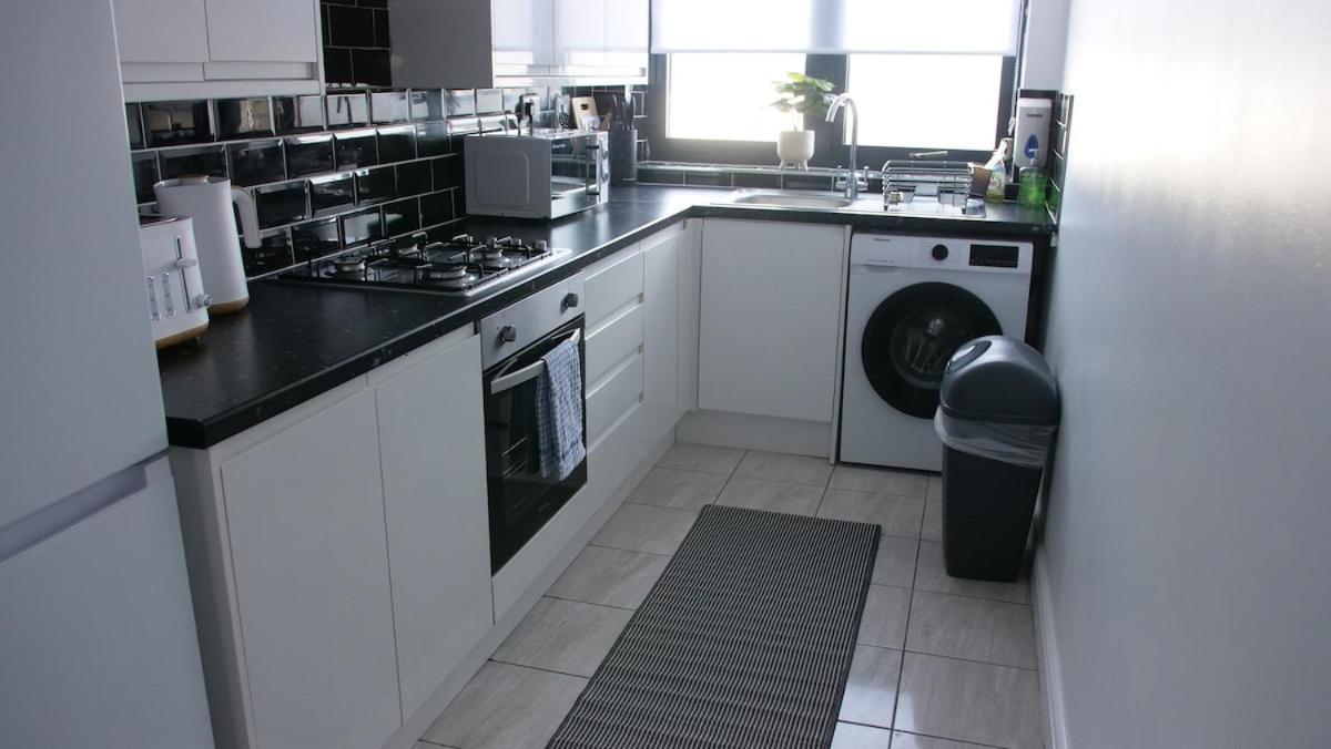 Stylish 4 Bd Ft Ldn Parking London