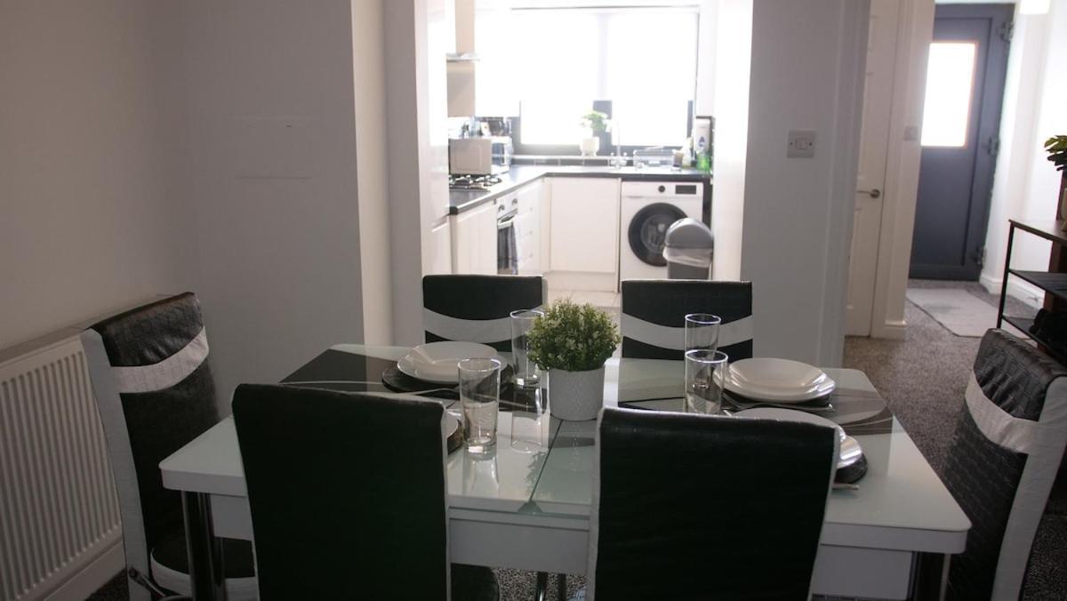 Apartment Stylish 4 Bd Ft Ldn Parking London