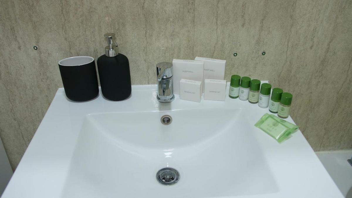 Stylish 4 Bd Ft Ldn Parking Apartment *