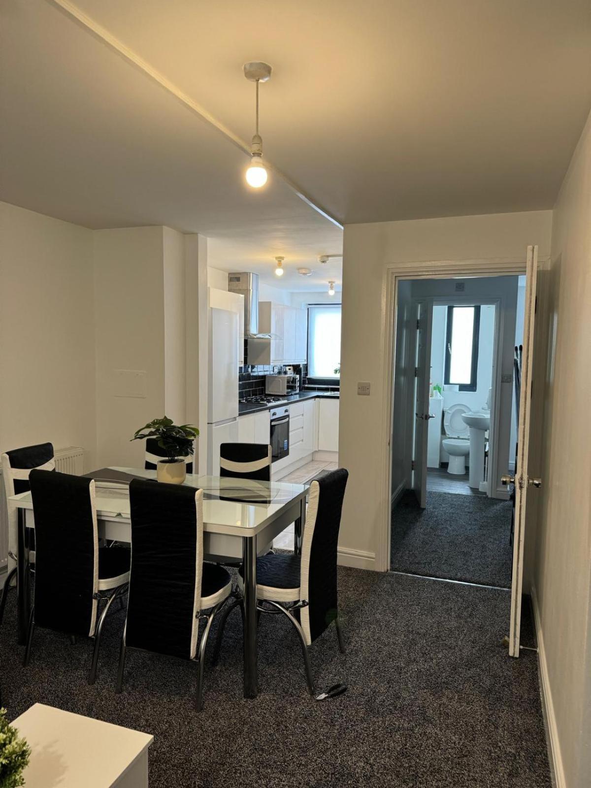 Stylish 4 Bd Ft Ldn Parking *