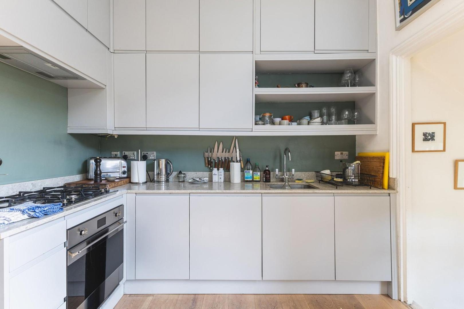 Leafy & Stylish Brixton Retreat Apartment London