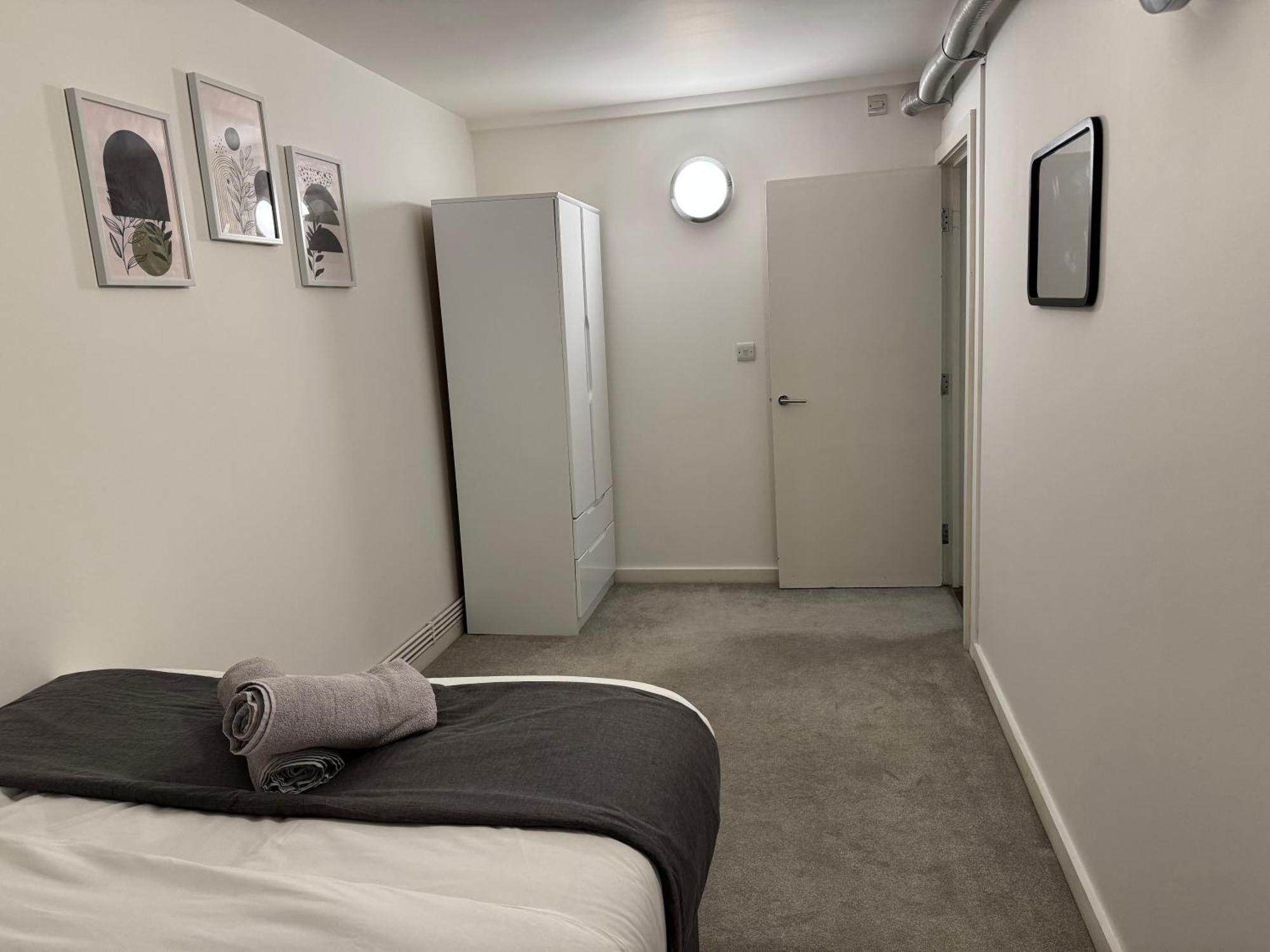Stylish 1 Bed Flat In Dalston Junction *