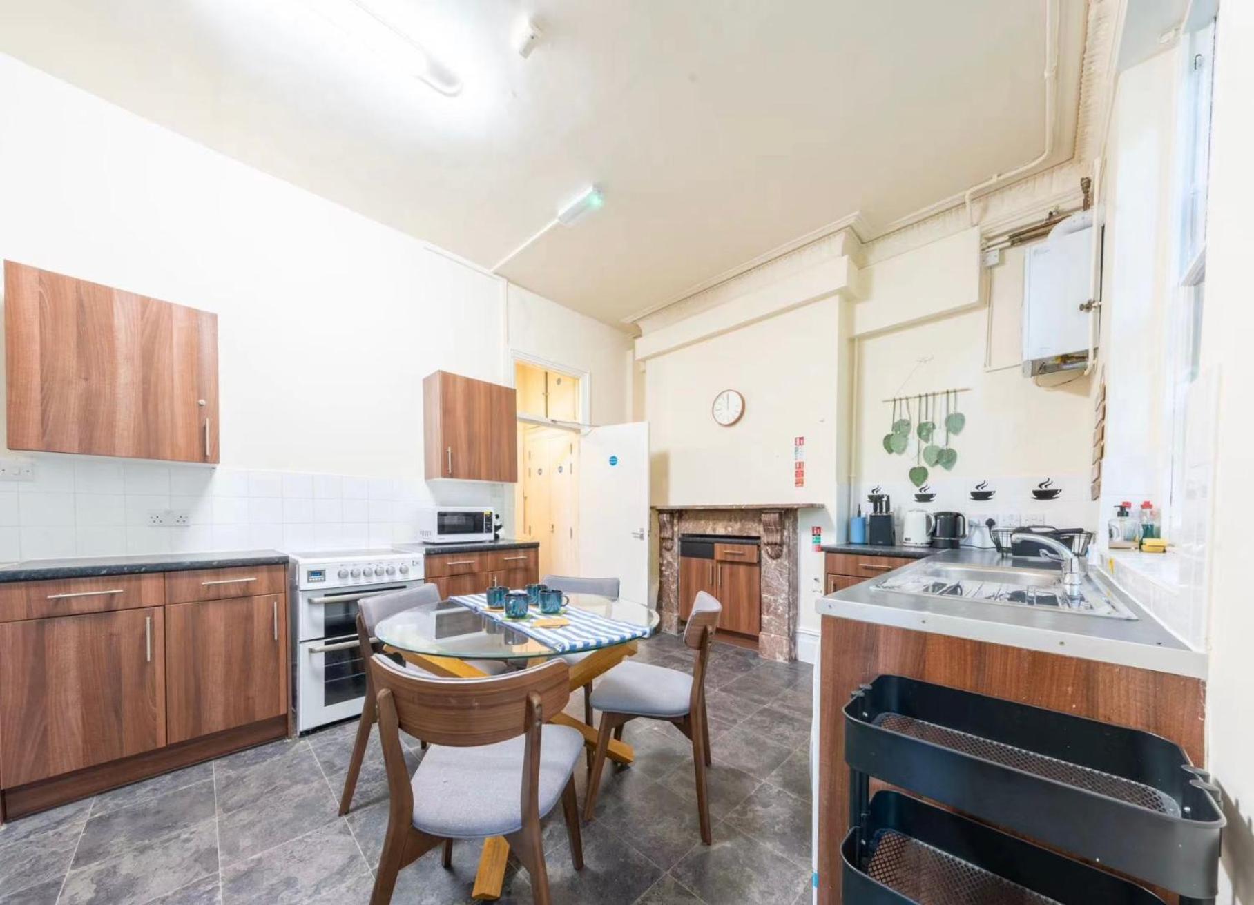 For Three In Camden Town Apartment *