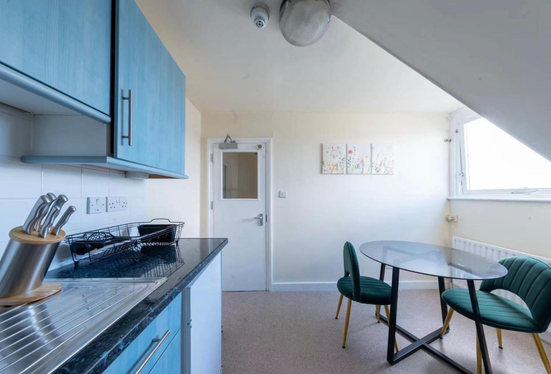 Apartment For Three In Camden Town London