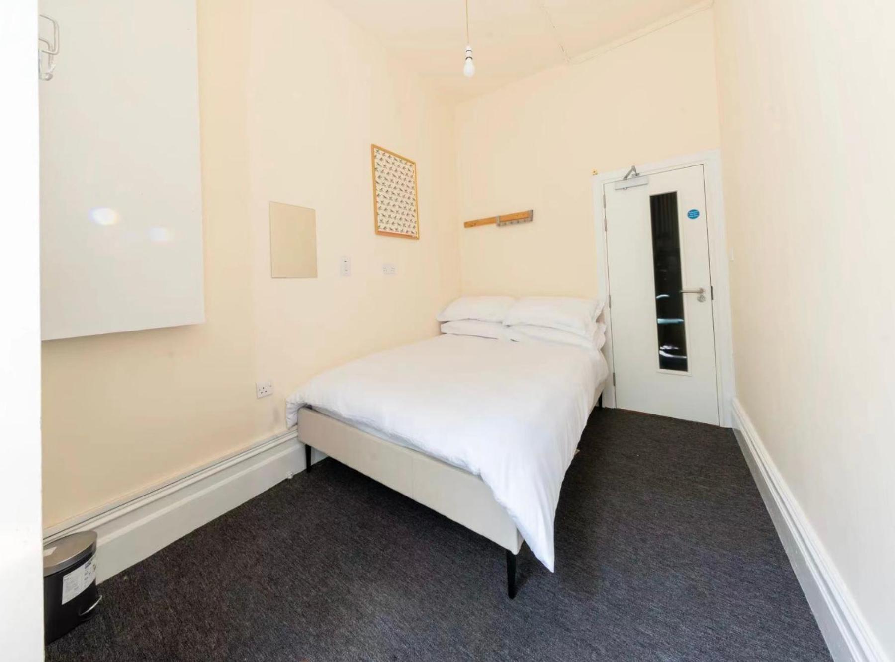 Spacious Double In Camden Town Apartment