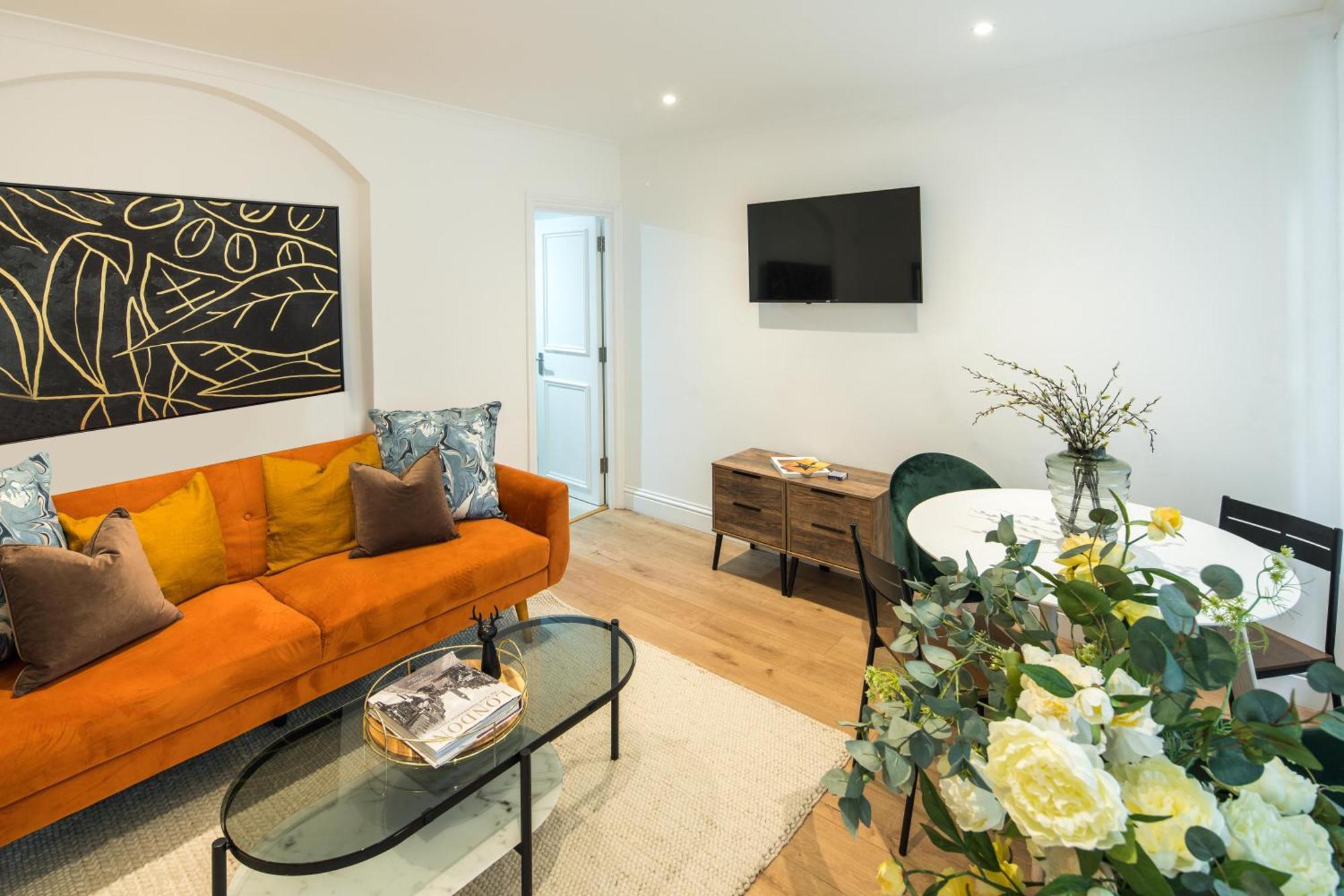 One Bedroom And 2 Bed In South Kensington-very Lively Area London