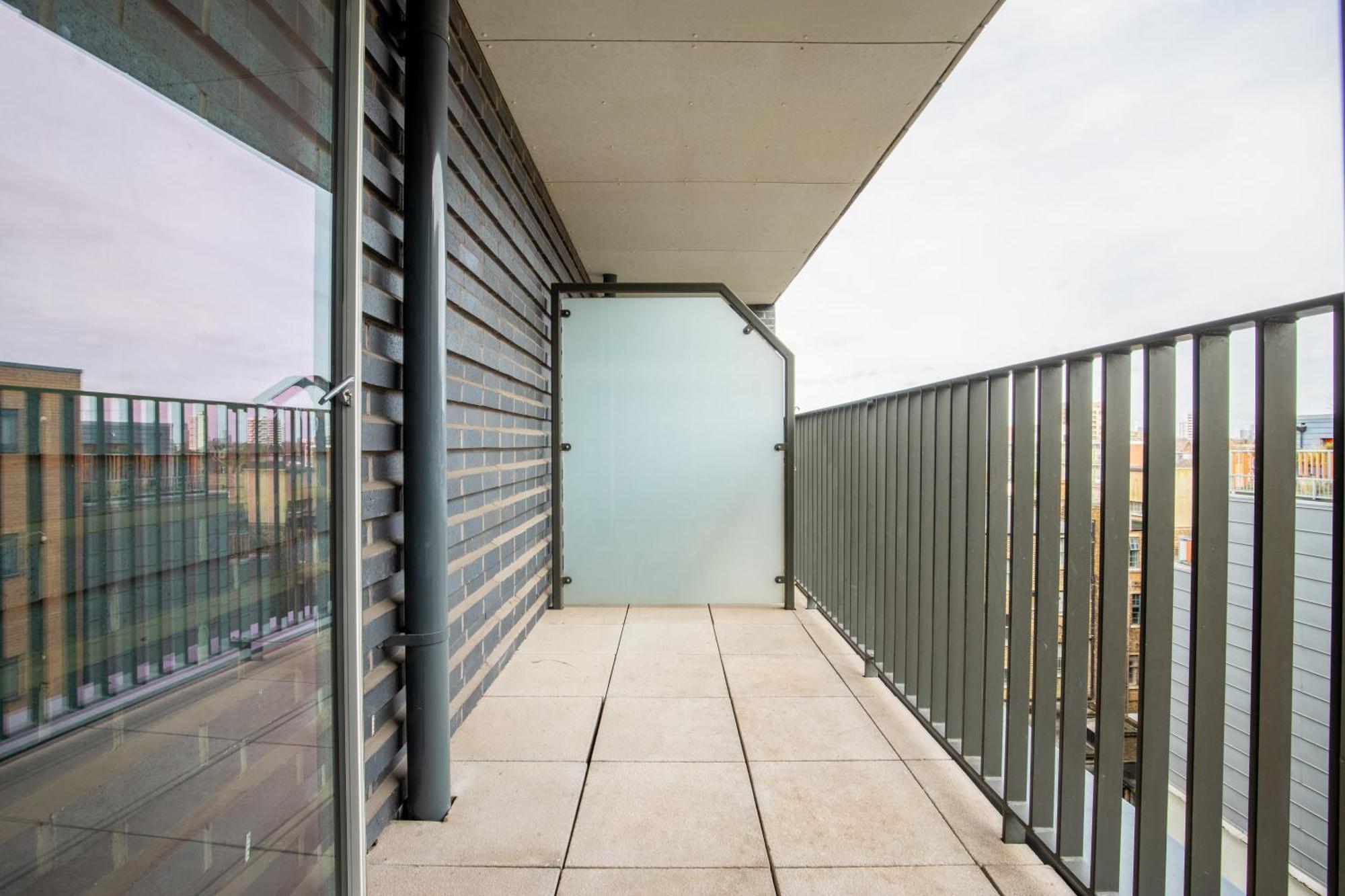 Londwell, Stylish Docklands Flat With Private Terrace London