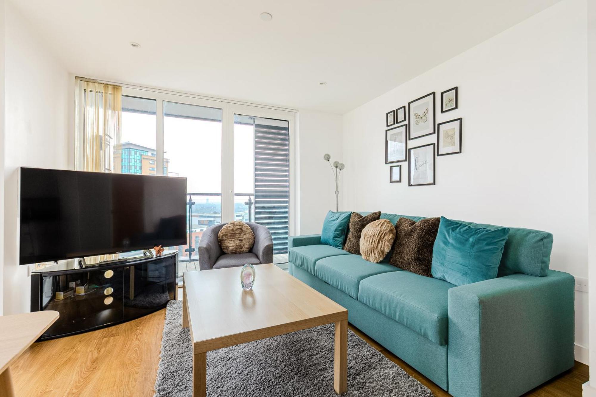 2br Gem With Balcony 5 Min Stratford Station *