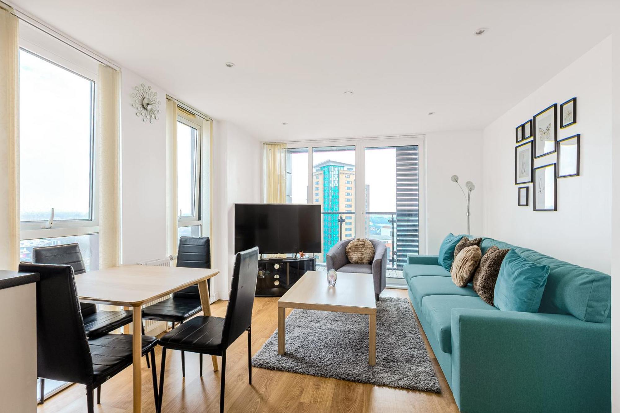2br Gem With Balcony 5 Min Stratford Station London