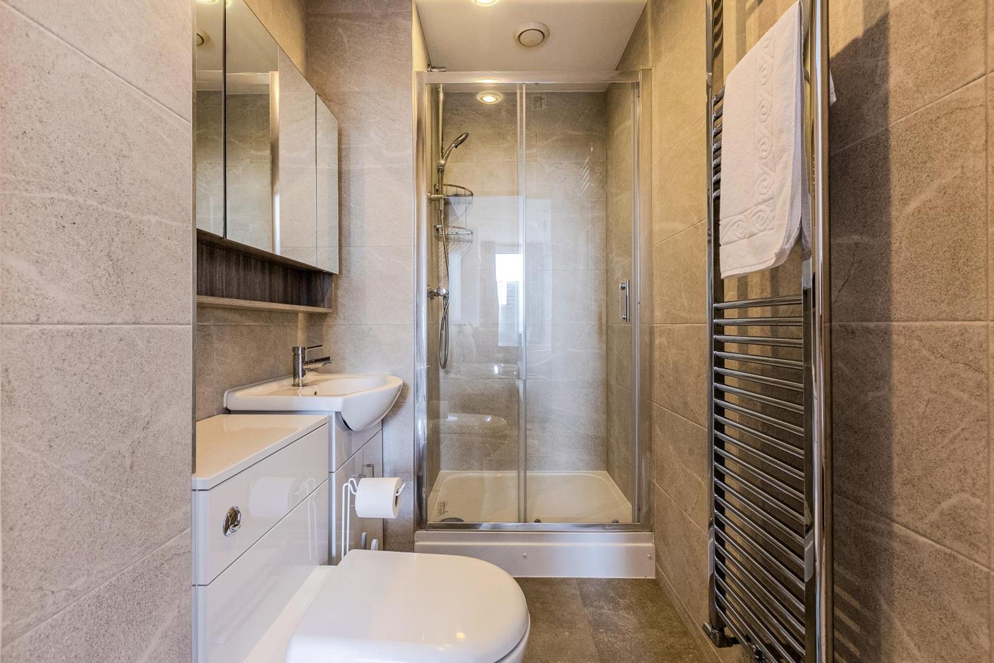 2br Gem With Balcony 5 Min Stratford Station Apartment