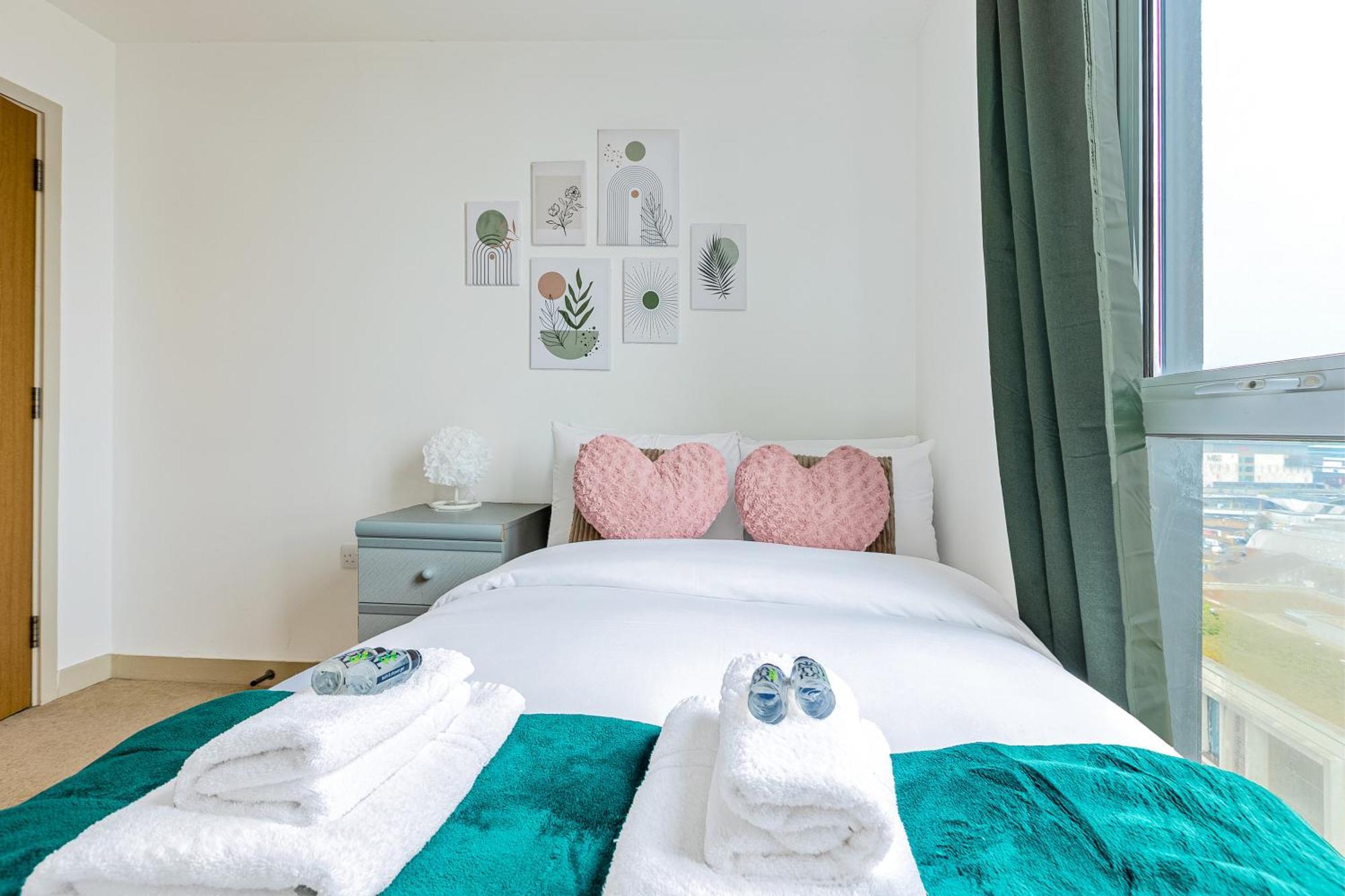 Apartment 2br Gem With Balcony 5 Min Stratford Station London