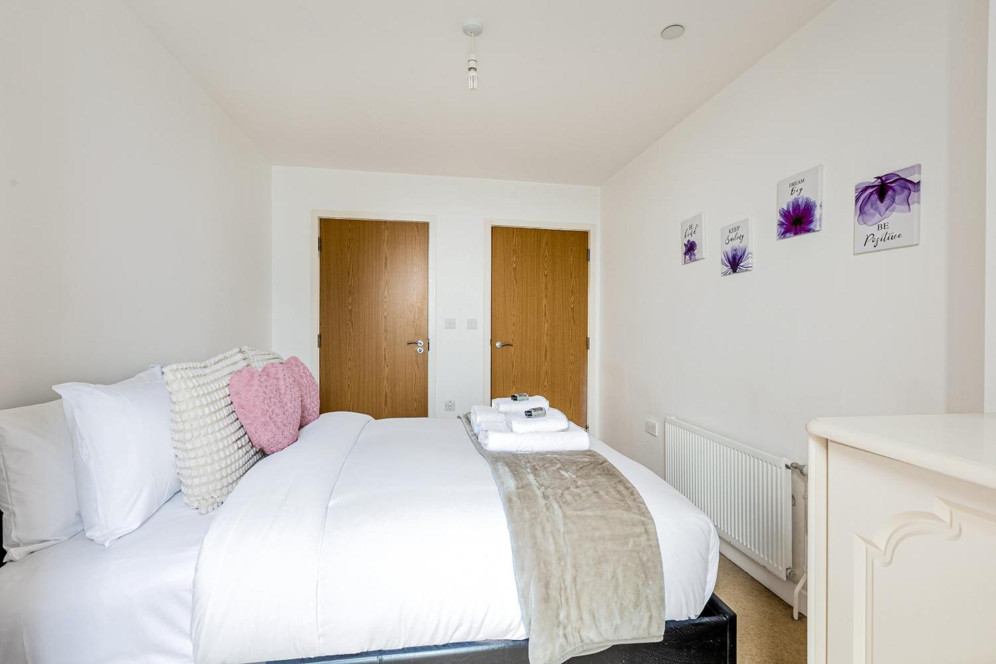 Apartment 2br Gem With Balcony 5 Min Stratford Station *