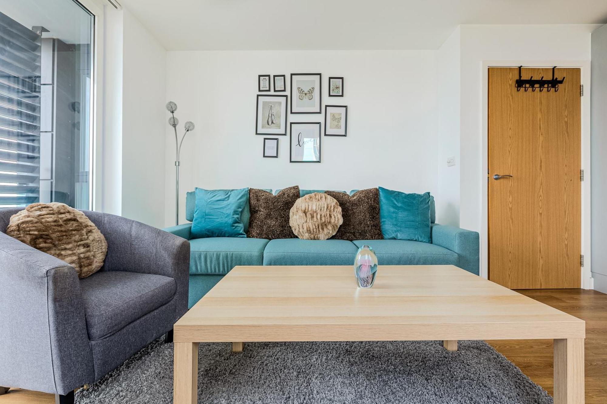 Apartment 2br Gem With Balcony 5 Min Stratford Station