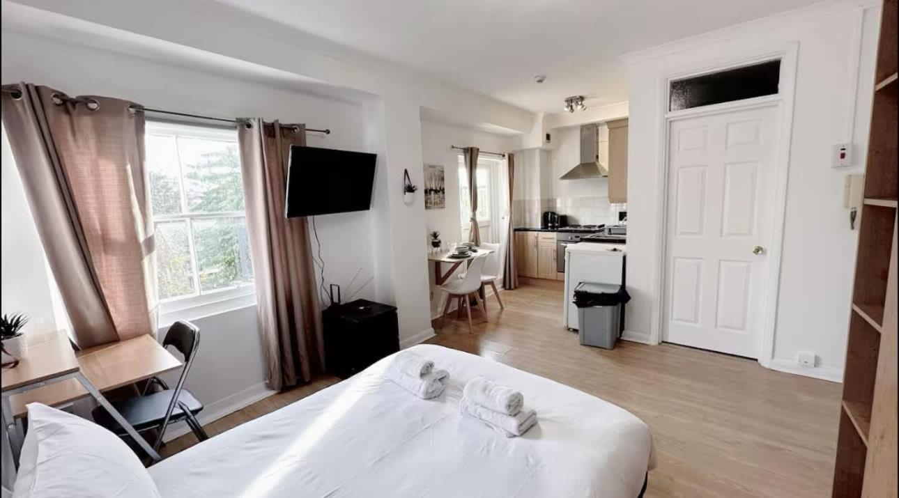 Modern With Patio * London