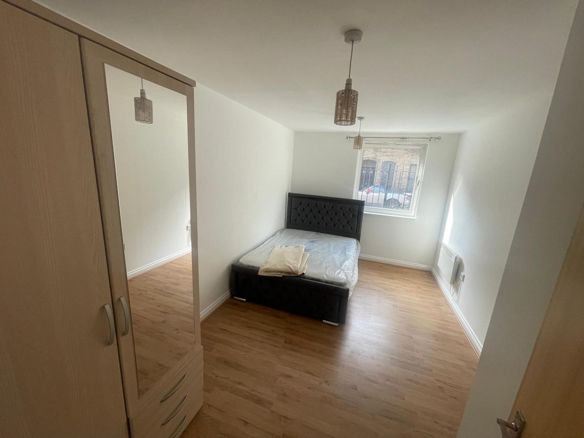 Urban Living At Its Stylish 4-bed Flat With Gym, Underground Parking , Prime Location, Just 2 Minutes From Borough Market & Tube Apartment