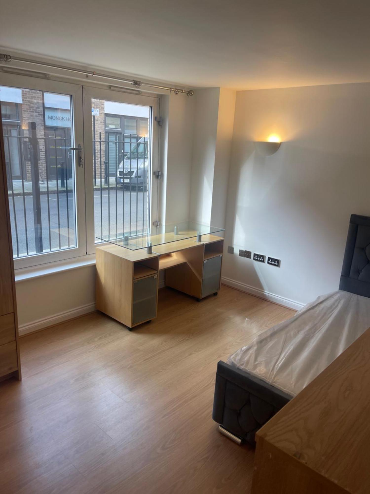 Apartment Urban Living At Its Stylish 4-bed Flat With Gym, Underground Parking , Prime Location, Just 2 Minutes From Borough Market & Tube London