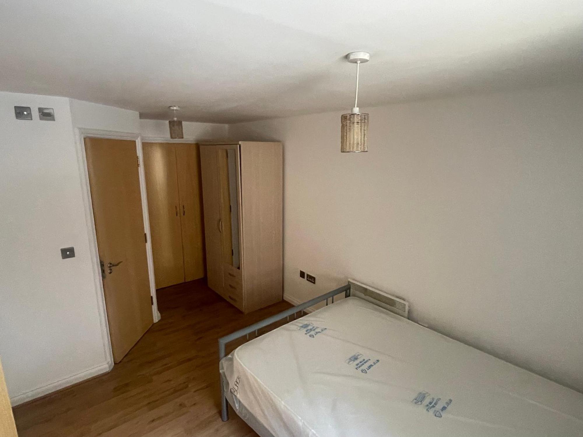 Urban Living At Its Stylish 4-bed Flat With Gym, Underground Parking , Prime Location, Just 2 Minutes From Borough Market & Tube Apartment