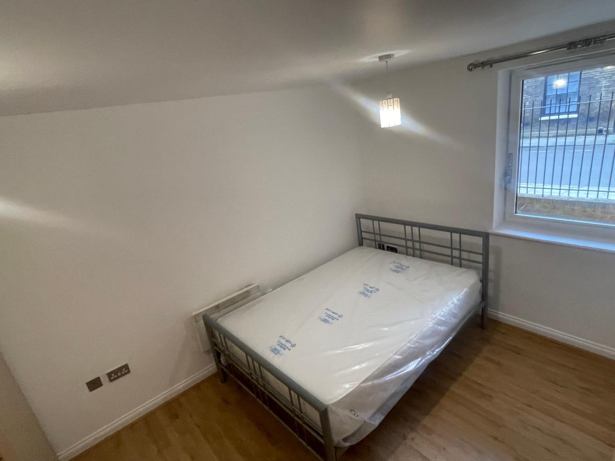 Apartment Urban Living At Its Stylish 4-bed Flat With Gym, Underground Parking , Prime Location, Just 2 Minutes From Borough Market & Tube *