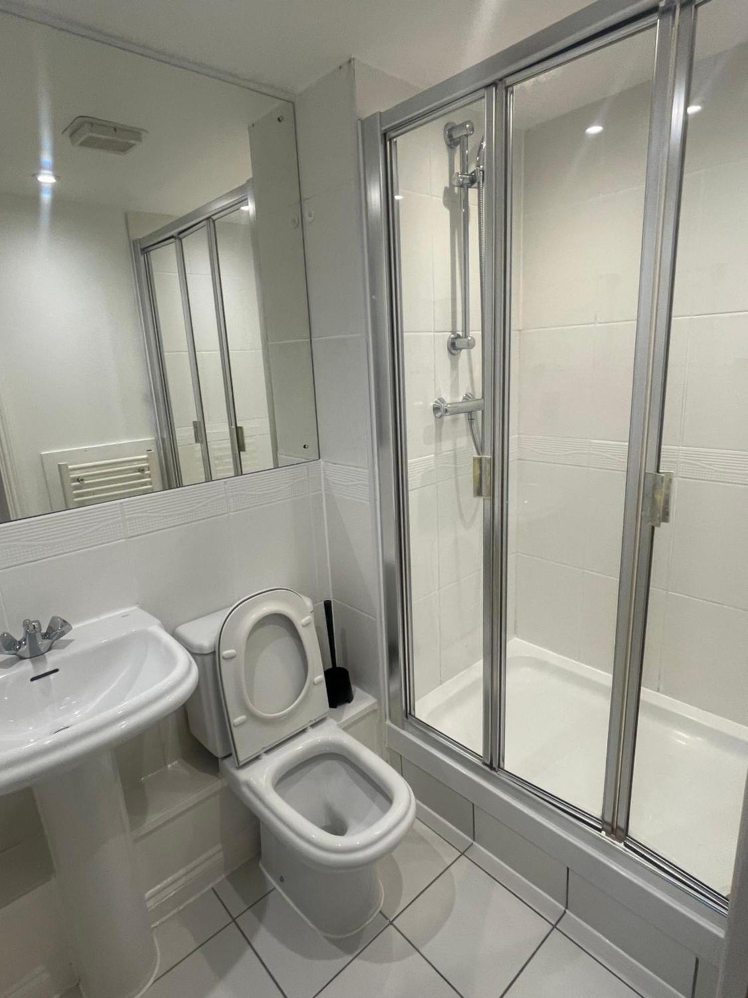Apartment Urban Living At Its Stylish 4-bed Flat With Gym, Underground Parking , Prime Location, Just 2 Minutes From Borough Market & Tube London