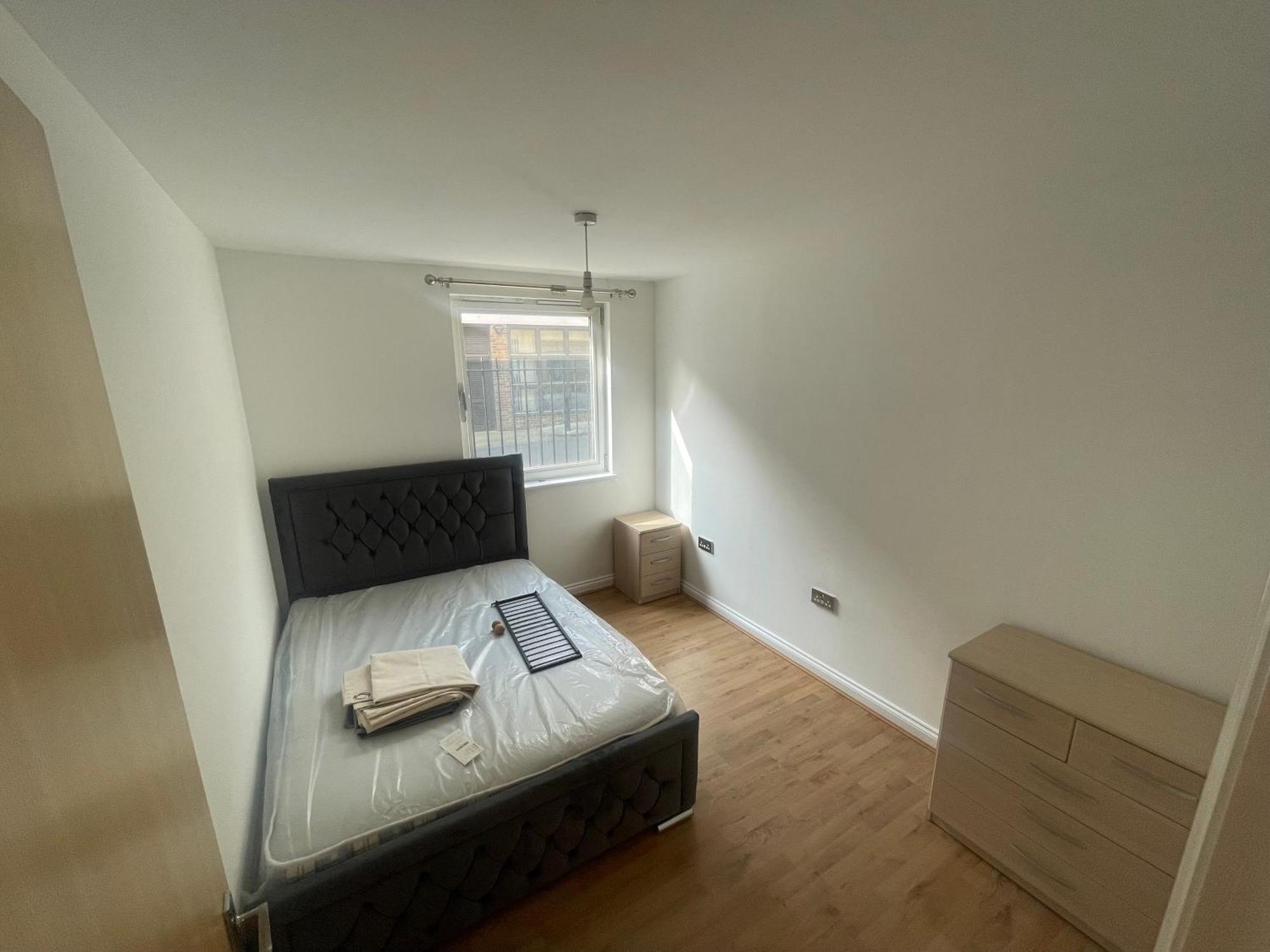Apartment Urban Living At Its Stylish 4-bed Flat With Gym, Underground Parking , Prime Location, Just 2 Minutes From Borough Market & Tube *