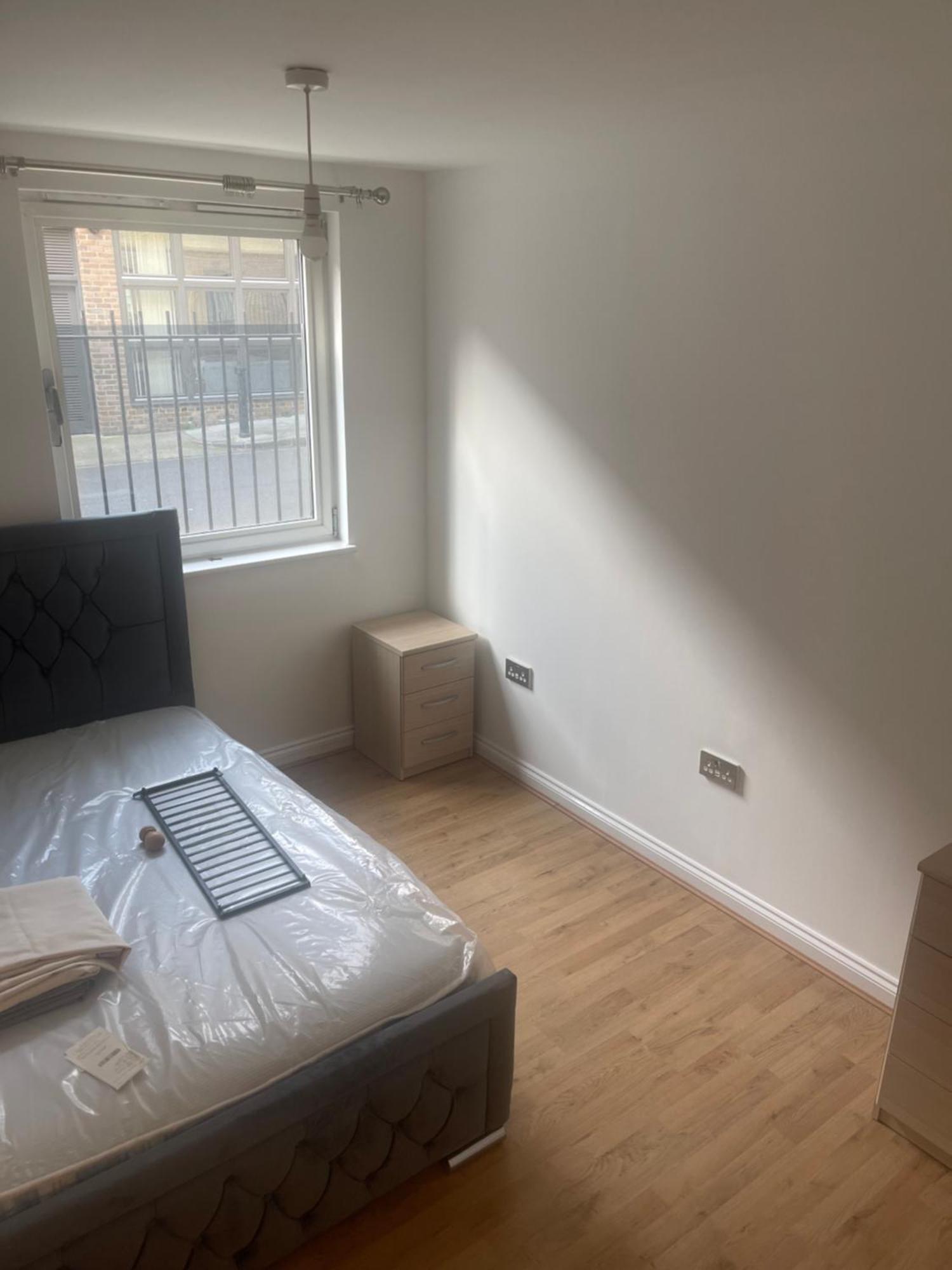 Urban Living At Its Stylish 4-bed Flat With Gym, Underground Parking , Prime Location, Just 2 Minutes From Borough Market & Tube * London