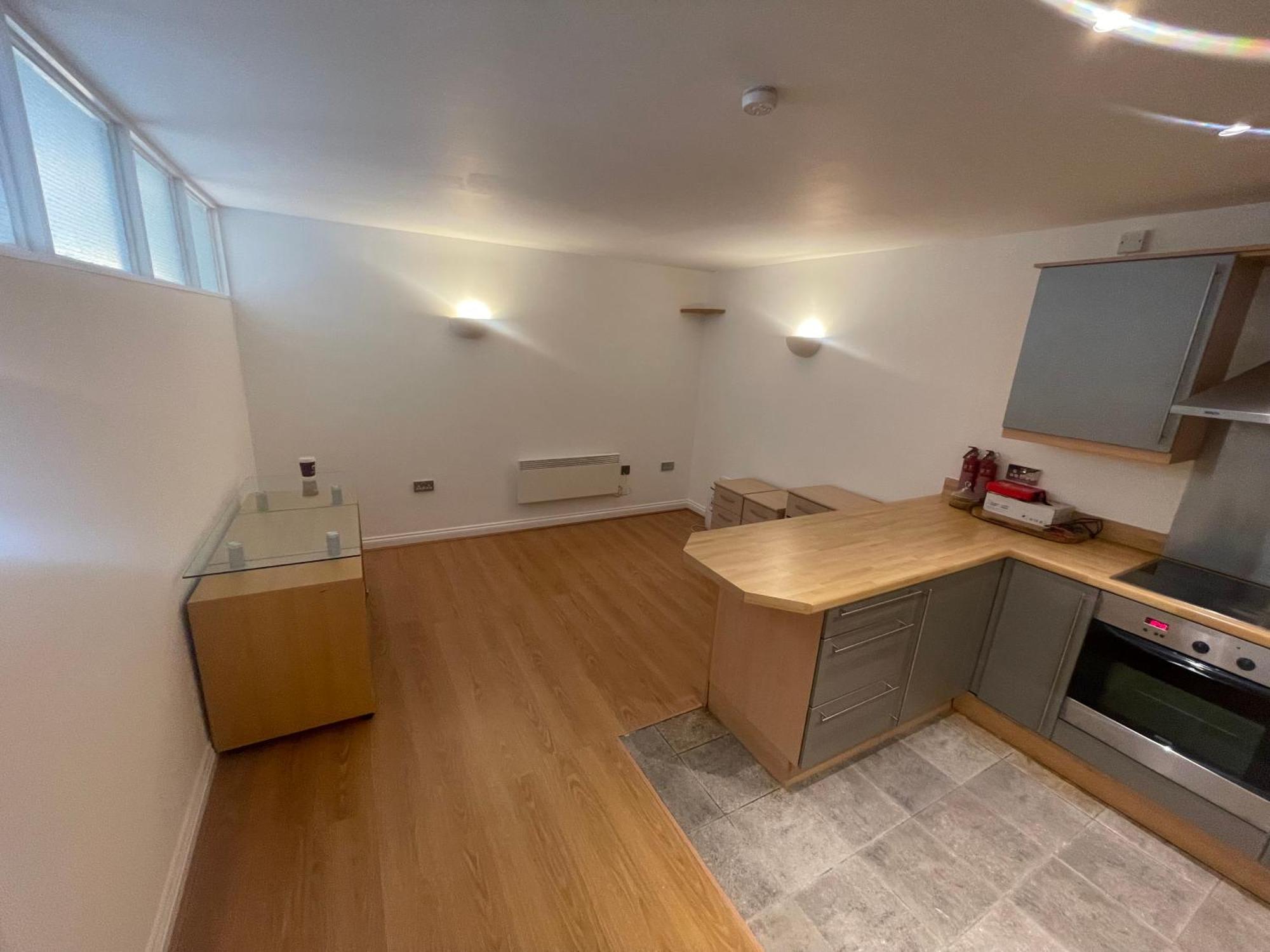 Urban Living At Its Stylish 4-bed Flat With Gym, Underground Parking , Prime Location, Just 2 Minutes From Borough Market & Tube Apartment *