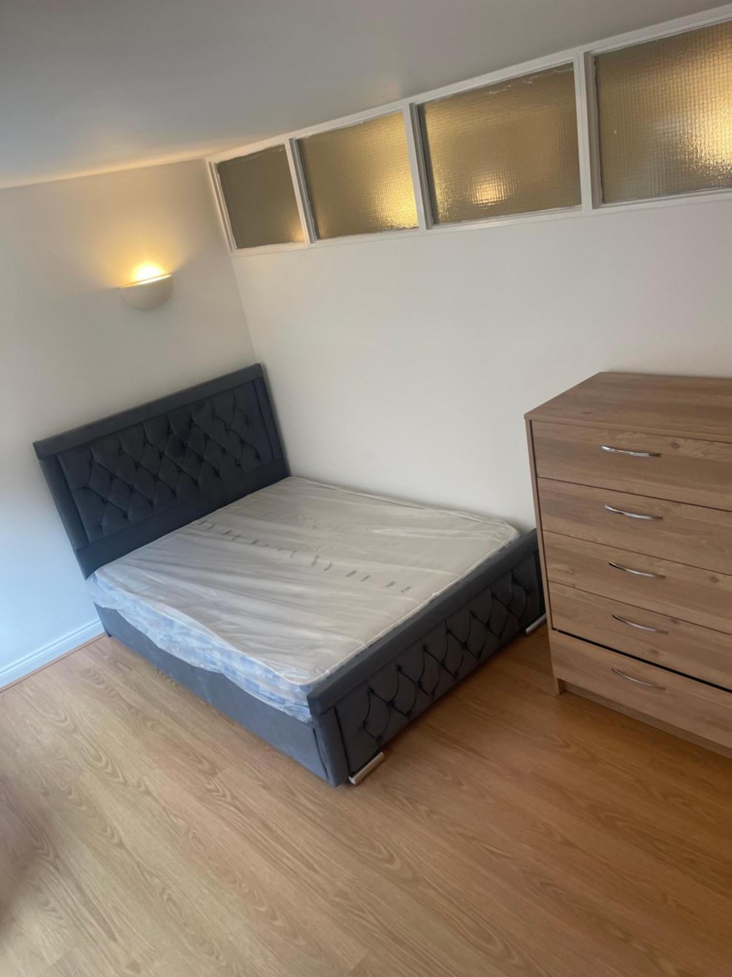 Urban Living At Its Stylish 4-bed Flat With Gym, Underground Parking , Prime Location, Just 2 Minutes From Borough Market & Tube * London