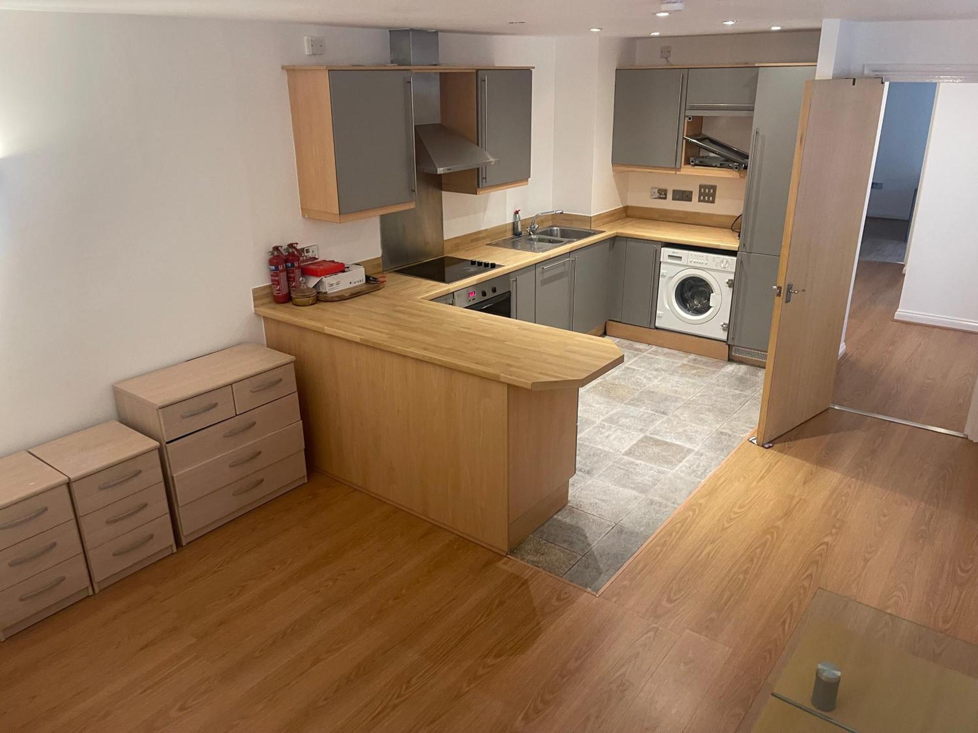 Urban Living At Its Stylish 4-bed Flat With Gym, Underground Parking , Prime Location, Just 2 Minutes From Borough Market & Tube Apartment London