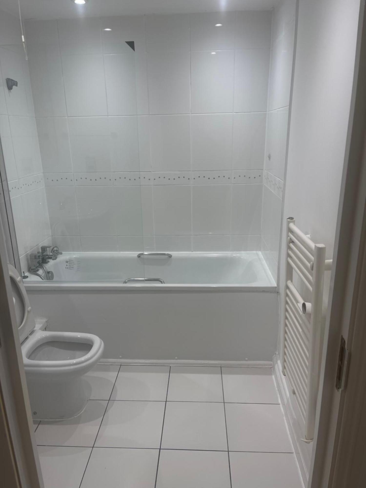 Urban Living At Its Stylish 4-bed Flat With Gym, Underground Parking , Prime Location, Just 2 Minutes From Borough Market & Tube * London