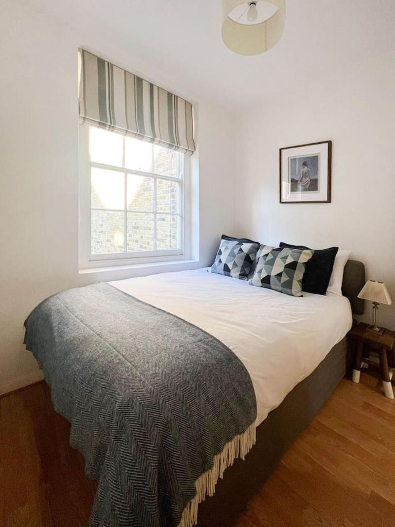 2 Bedroom In Paddington Apartment London