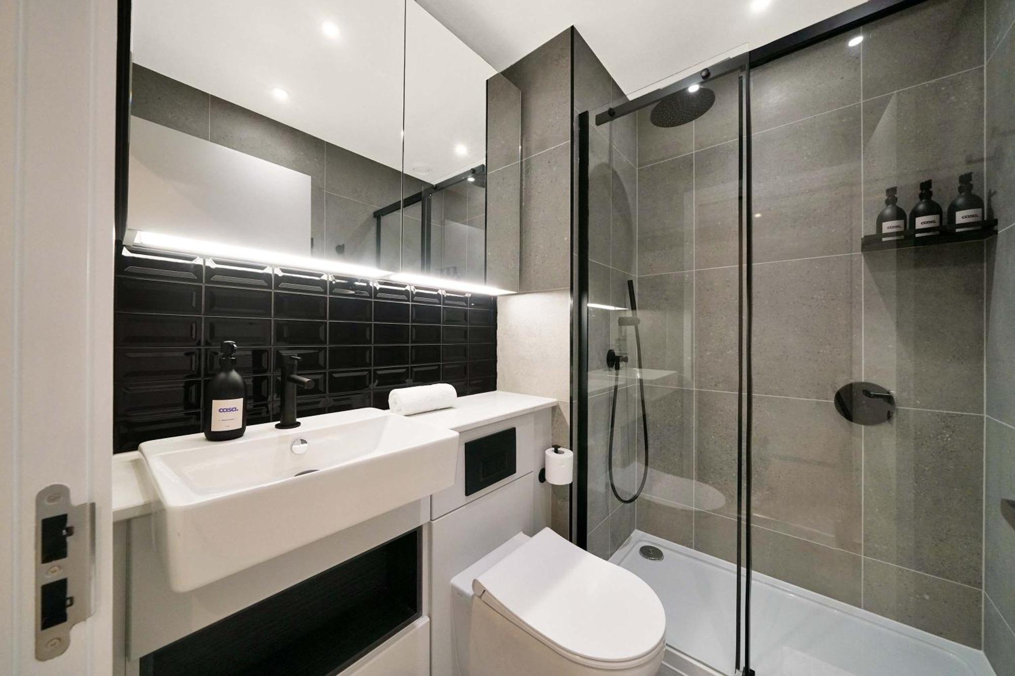 Rosso 2br & Views * London