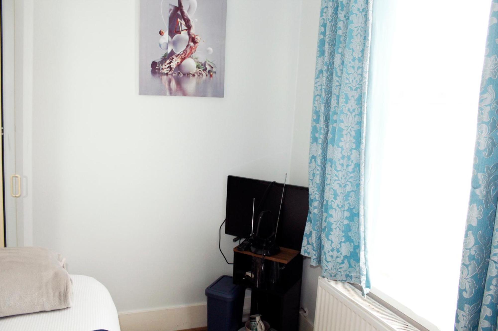 Apartment Cozy Or Entire In London, Fast Links To *