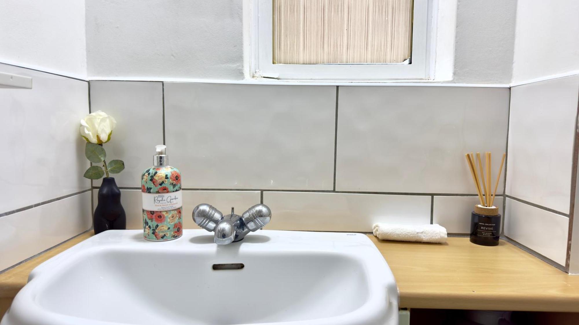 The Queens Palace 1 Bedroom By Wild * London