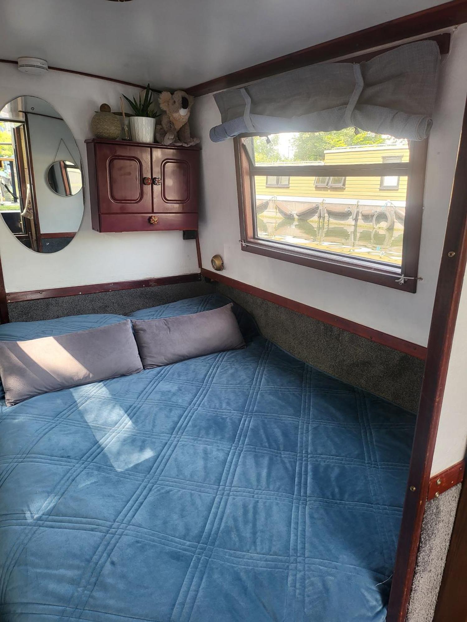 Botel Comfy Canal In Little Venice For Family & Friends Londres