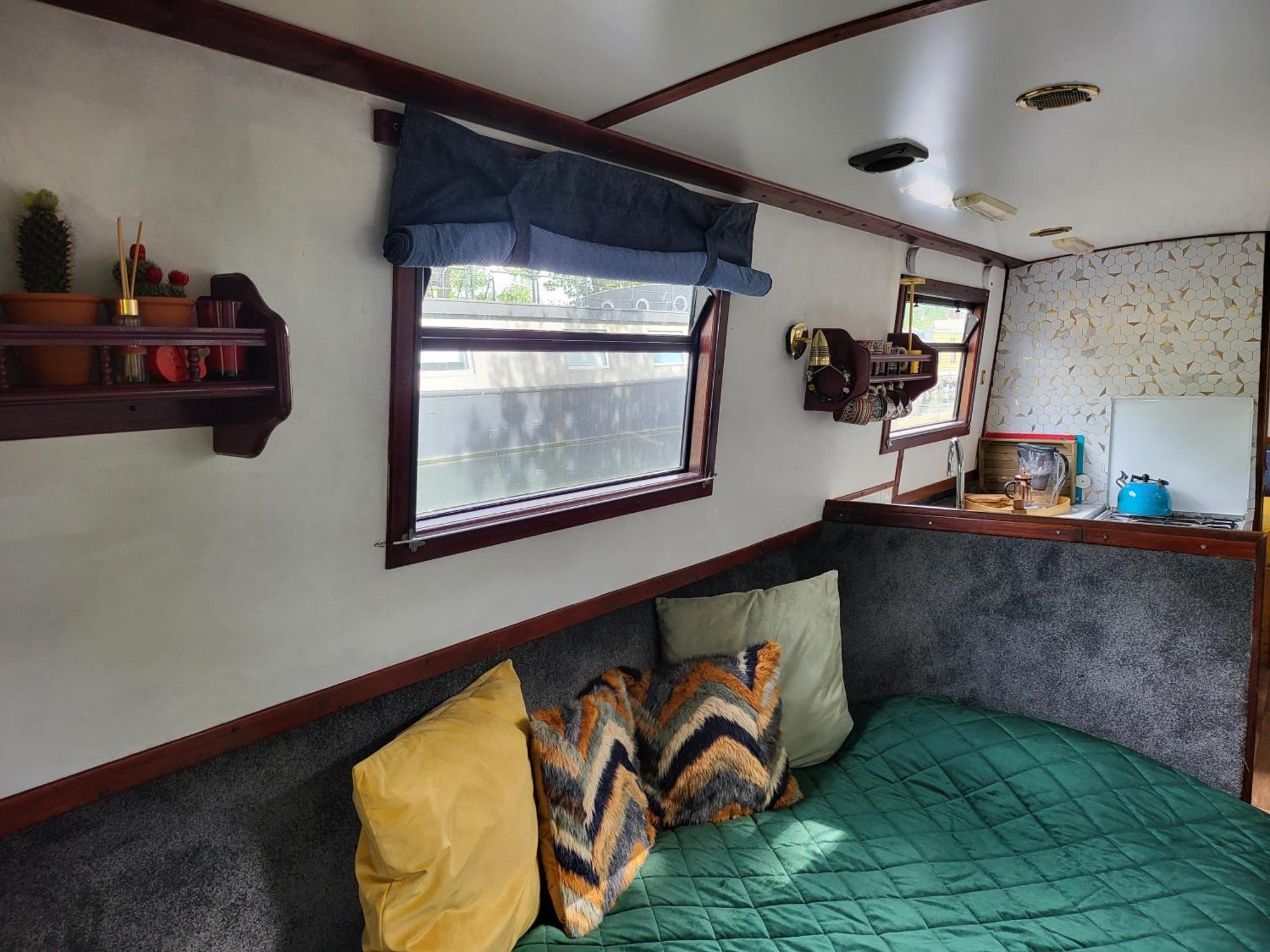 Comfy Canal Boat In Little Venice By Paddington *